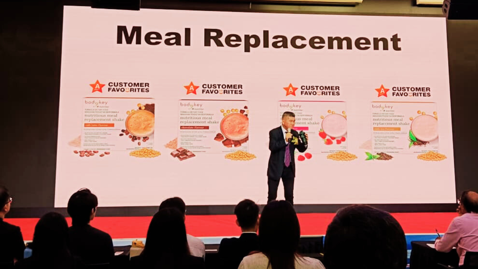 Wong Toong Poo giving a health and entrepreneurship talk at Amway Malaysia Headquarters